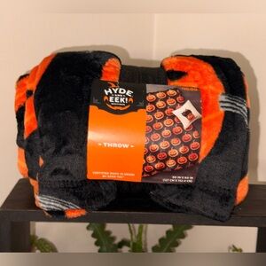 Target HYDE & EEK Boutique Pumpkin Throw / Blanket